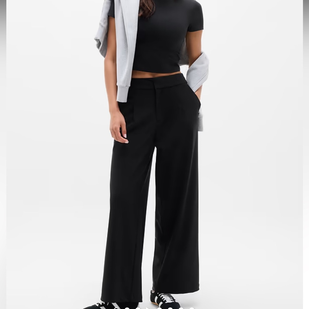 NWT Athleta Pinnacle High Rise Cargo Trouser Sz 4 tall Black Wide Leg